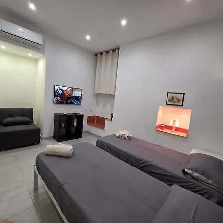 Domus Odeon La Casa Nel Parco Archeologico Di *